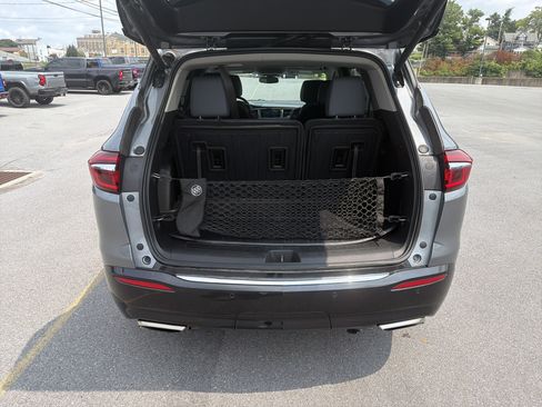 Used 2021 Buick Enclave Essence w/ LPO, Hit The Road Package AWD/4WD image 17