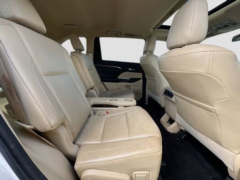 Used 2016 Toyota Highlander Limited Platinum image 25
