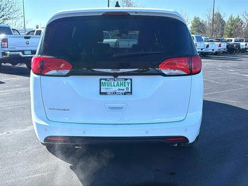 New 2026 Chrysler Voyager LX image 4