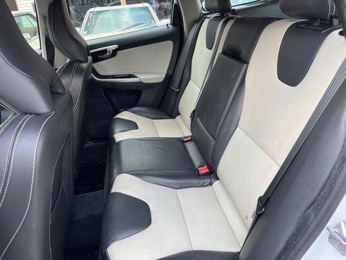 Used 2017 Volvo XC60 T5 FWD image 13