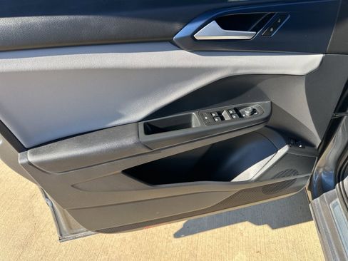 Used 2022 Volkswagen Taos SE image 14