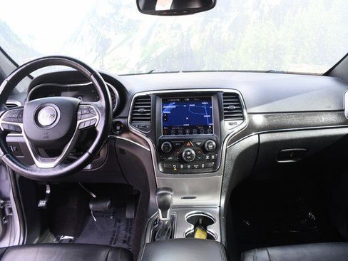Used 2018 Jeep Grand Cherokee Limited image 18