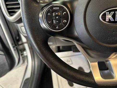 Used 2020 Kia Soul LX FWD image 11