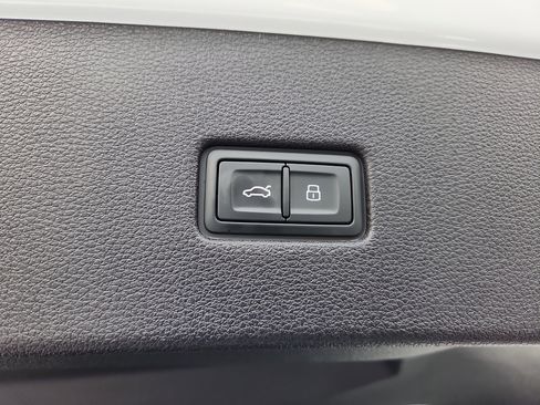 Used 2023 Audi Q8 Premium Plus image 14