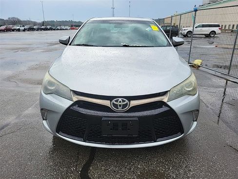 Used 2016 Toyota Camry XSE w/ Moonroof Package FWD image 2