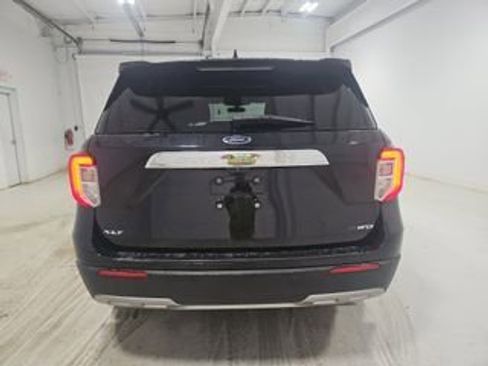 Used 2022 Ford Explorer XLT w/ Equipment Group 202A AWD/4WD image 5
