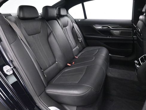 Used 2020 BMW 750i xDrive w/ M Sport Package AWD/4WD image 18