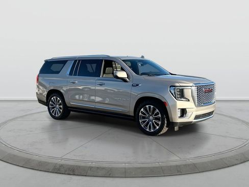 Used 2021 GMC Yukon XL Denali w/ Denali Ultimate Package AWD/4WD image 2