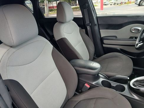 Used 2018 Kia Soul FWD image 22