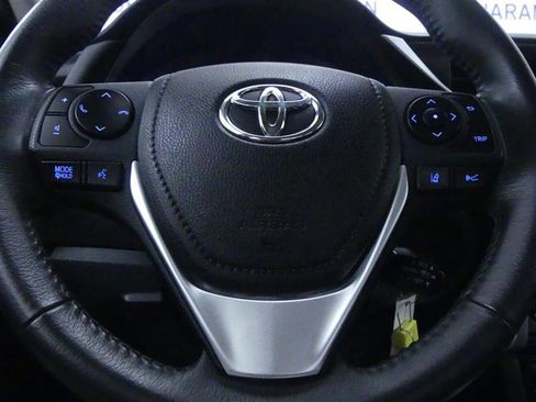 Used 2018 Toyota Corolla SE image 16