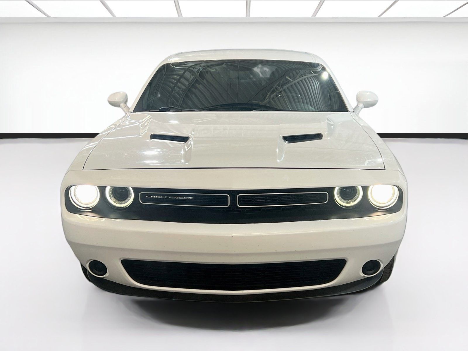Used 2020 Dodge Challenger SXT RWD image 2