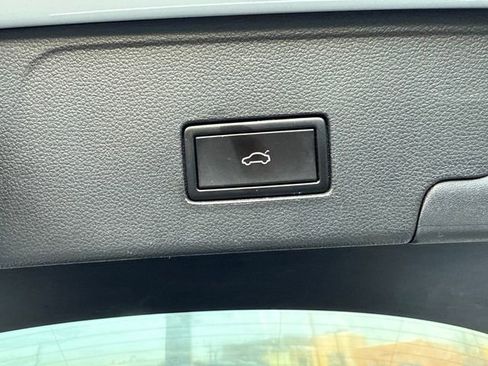 Used 2020 Volkswagen Atlas Cross Sport SEL Premium image 30