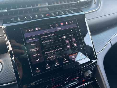 Used 2023 Jeep Grand Cherokee Altitude image 18