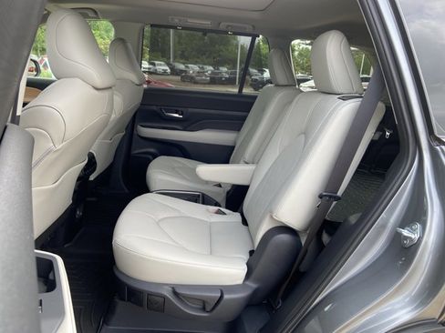 Used 2026 Toyota Grand Highlander FWD image 19