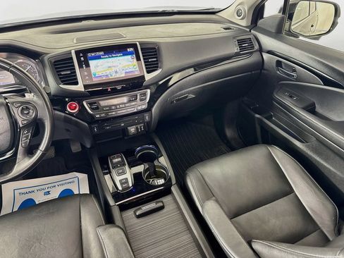 Used 2018 Honda Pilot Touring image 29
