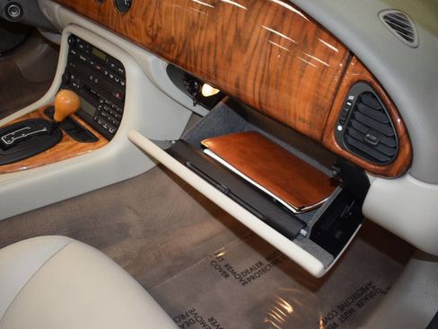 Used 1998 Jaguar XK8 Convertible image 19