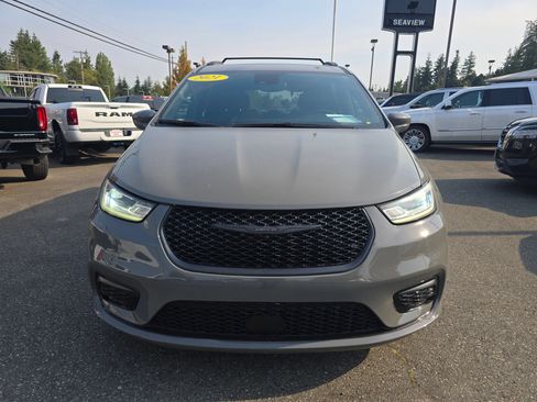 Used 2021 Chrysler Pacifica Touring w/ S Appearance Package FWD image 2