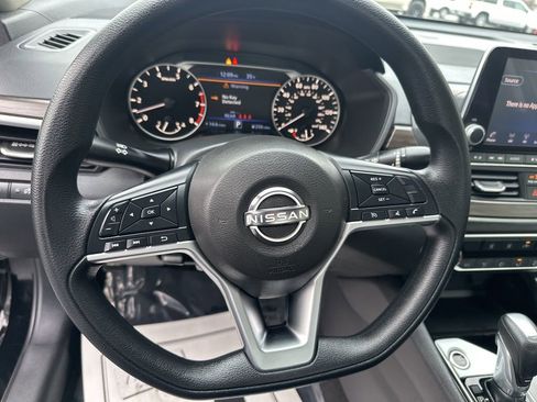 Used 2024 Nissan Altima 2.5 SV FWD image 16