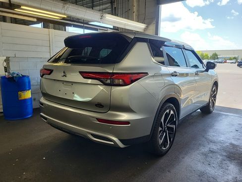 Used 2023 Mitsubishi Outlander SE Black Edition FWD image 6