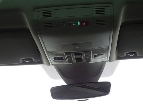 Used 2023 Volkswagen Tiguan SE image 26