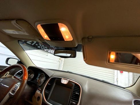 Used 2011 Chrysler 300 Limited w/ Luxury Group image 27