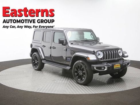 Used 2025 Jeep Wrangler Unlimited Sahara AWD/4WD image 45