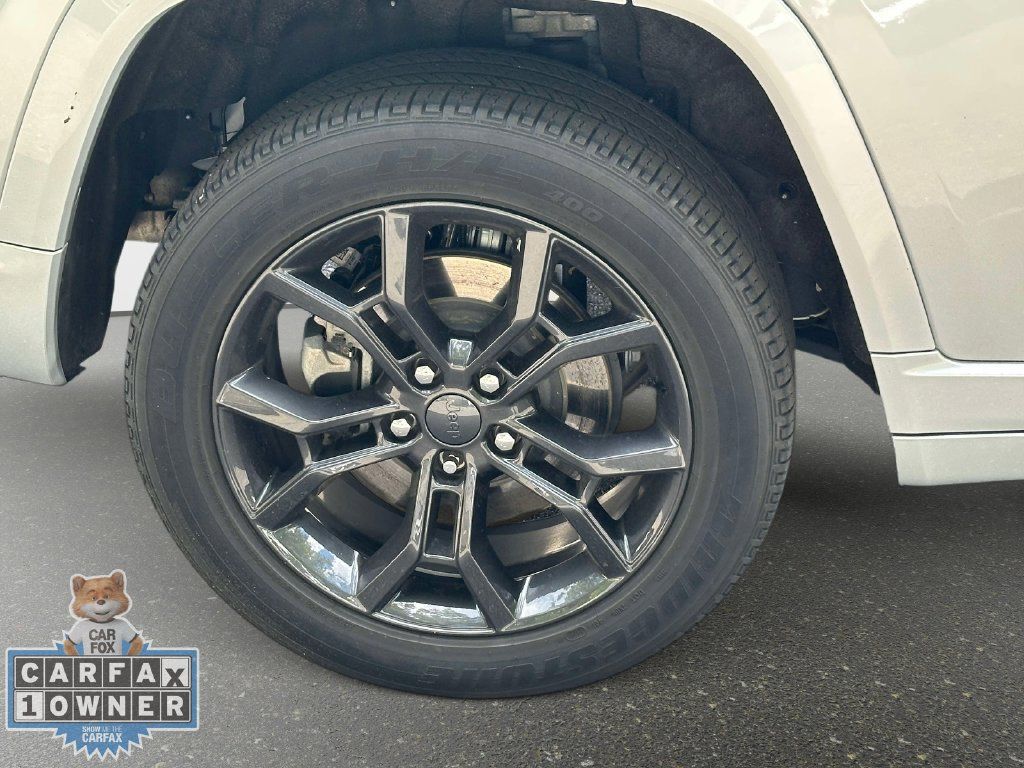 Used 2023 Jeep Grand Cherokee 30th Anniversary AWD/4WD image 12