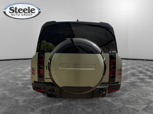 Used 2024 Land Rover Defender 130 X-Dynamic SE AWD/4WD image 4