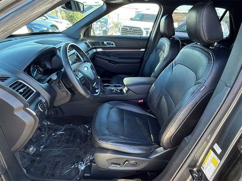 Used 2018 Ford Explorer Limited image 16