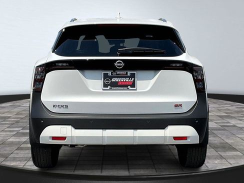 New 2025 Nissan Kicks SR image 4