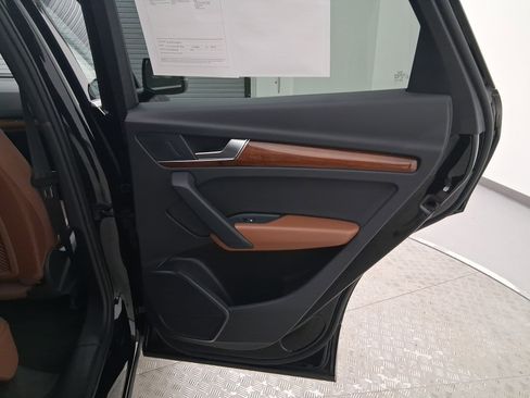 Used 2023 Audi Q5 2.0T Premium w/ Convenience Package image 30