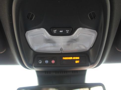 Used 2025 Chevrolet Colorado Z71 w/ Z71 Convenience Package 2 AWD/4WD image 33