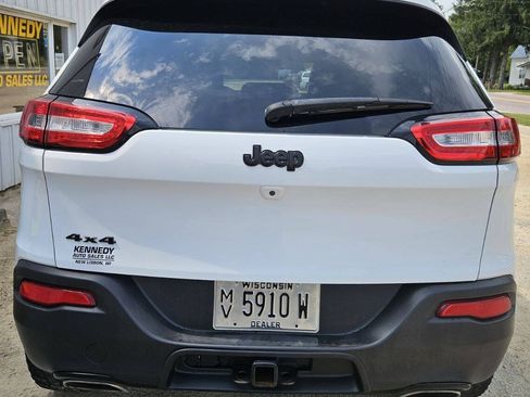 Used 2016 Jeep Cherokee Latitude w/ Cold Weather Group AWD/4WD image 5