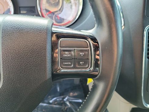 Used 2019 Dodge Grand Caravan SXT FWD image 23