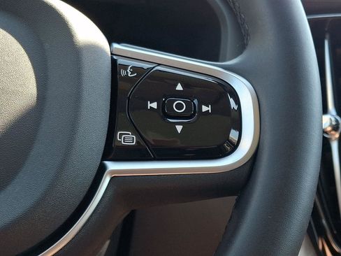 Certified 2025 Volvo XC60 B5 Ultra AWD/4WD image 24