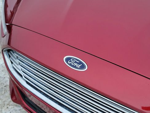 Used 2016 Ford Fusion SE w/ Equipment Group 202A image 25