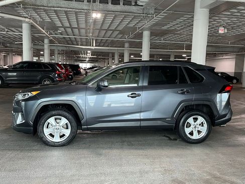 Used 2020 Toyota RAV4 XLE w/ Convenience Package image 5