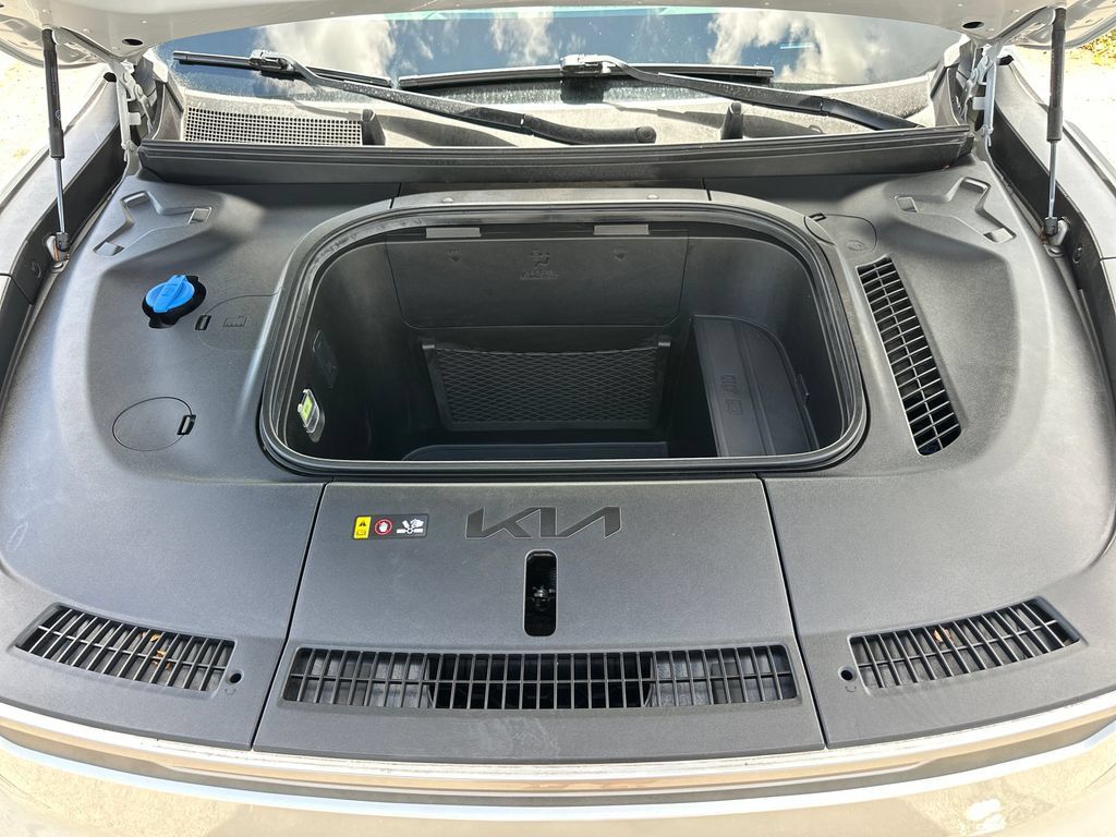 Used 2024 Kia EV9 Light Long Range RWD image 23