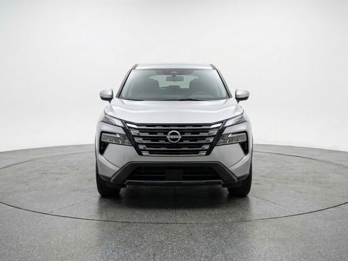 Used 2025 Nissan Rogue SV image 2