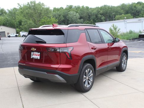 New 2026 Chevrolet Equinox LT w/ Convenience Package II AWD/4WD image 4