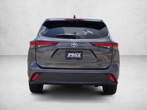 Used 2025 Toyota Highlander LE FWD image 7