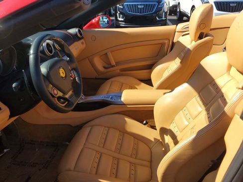 Used 2010 Ferrari California Spyder image 18