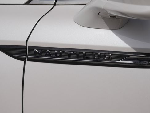 Used 2019 Lincoln Nautilus Reserve image 22