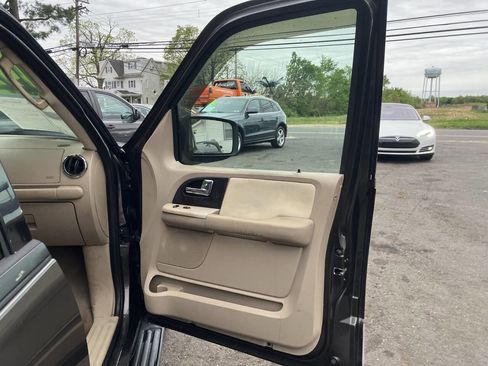 Used 2006 Ford Expedition XLT AWD/4WD image 19