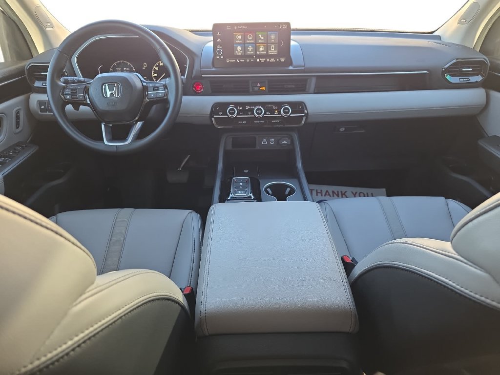 Used 2025 Honda Pilot Touring image 11