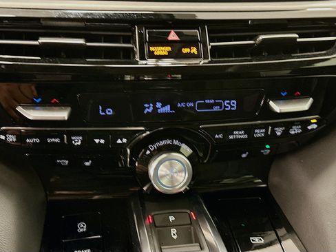 Used 2025 Acura MDX SH-AWD image 24