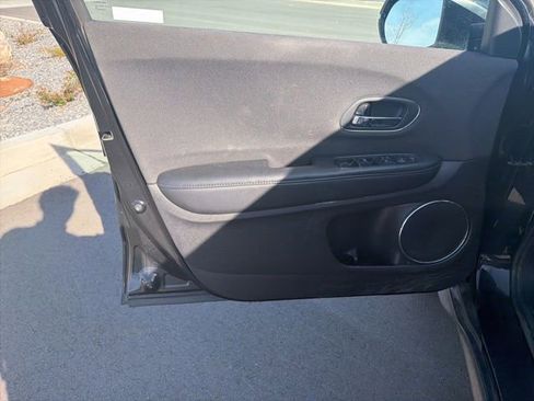 Used 2022 Honda HR-V EX image 11