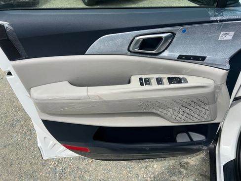 New 2026 Kia Carnival EX FWD image 16