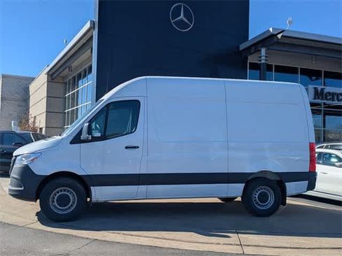Used 2025 Mercedes-Benz Sprinter 2500 image 6