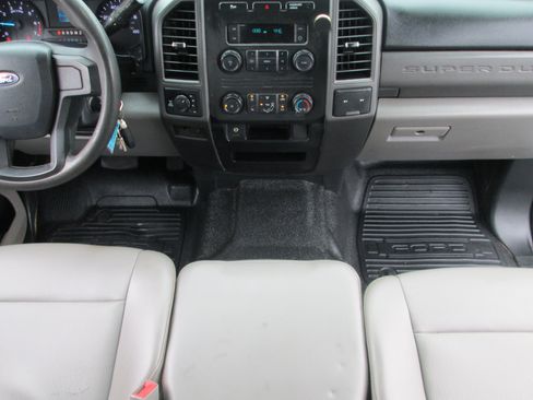 Used 2019 Ford F250 XL w/ Power Equipment Group AWD/4WD image 14